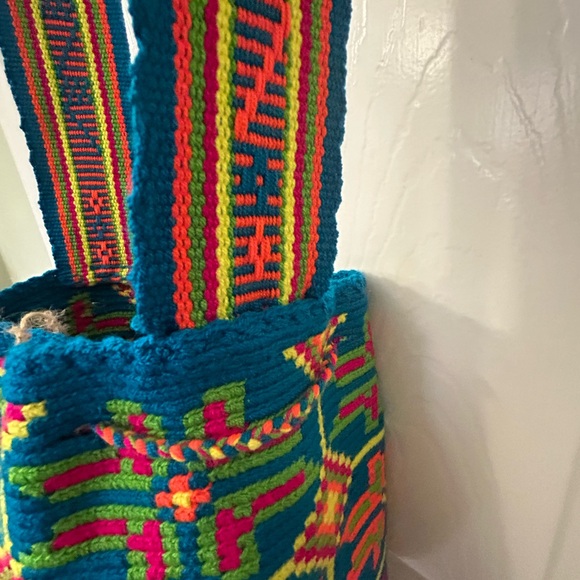 Colorful handwoven Columbian bag - Picture 2 of 3